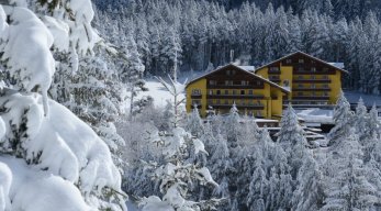 Active, Family & Wellness Hotel Shandranj Aussenansicht Winter